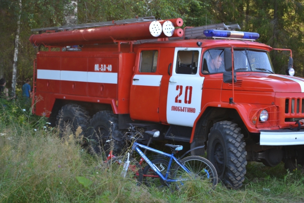 На всякий случай пригнали и пожарную, и полицию, и скорую (так положено на любом массовом мероприятии), но к счастью случай не случился...
