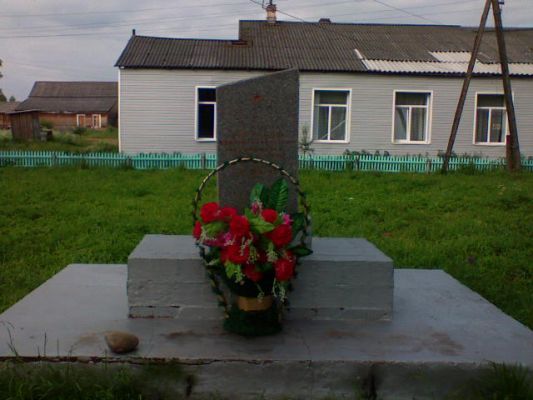 Памятник павшим в ВОВ неболчанам
