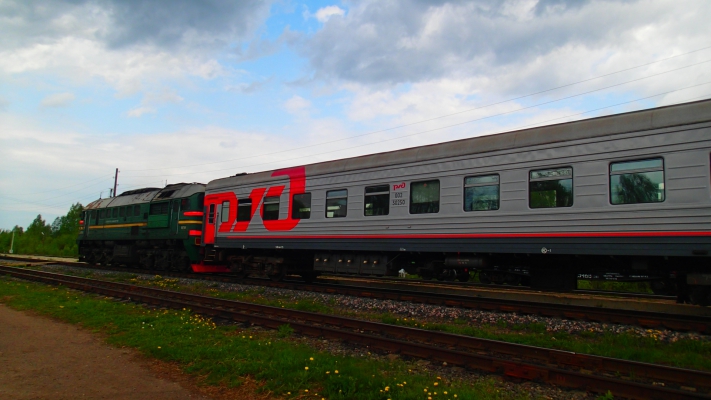 Поезд Окуловка-Неболчи на станции Неболчи

