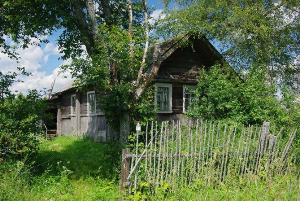 Самый жилой дом Тополевки, но в нём никого не было
Василий Катрушенко
