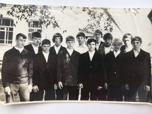 Выпускники 1975 года 10 А
